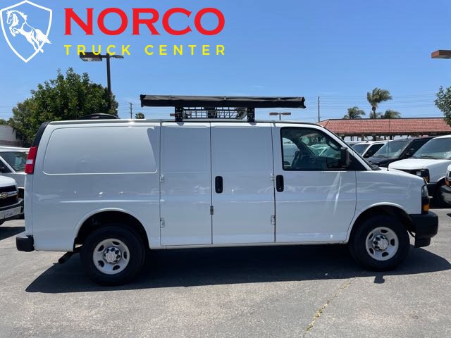 Used 2018 Chevrolet Express 2500 RWD image 1
