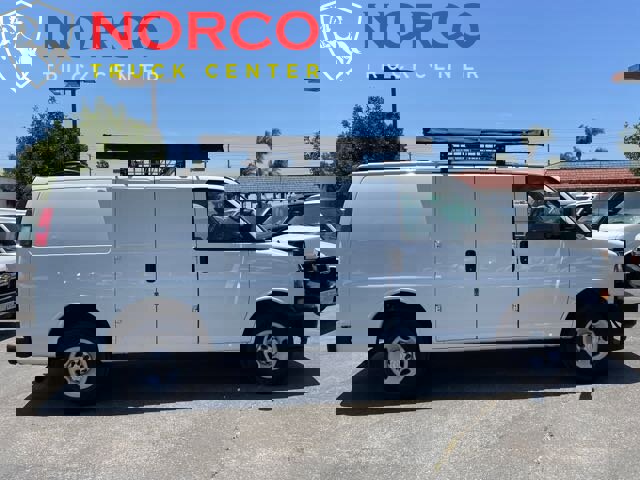 Used 2018 Chevrolet Express 2500 image 1