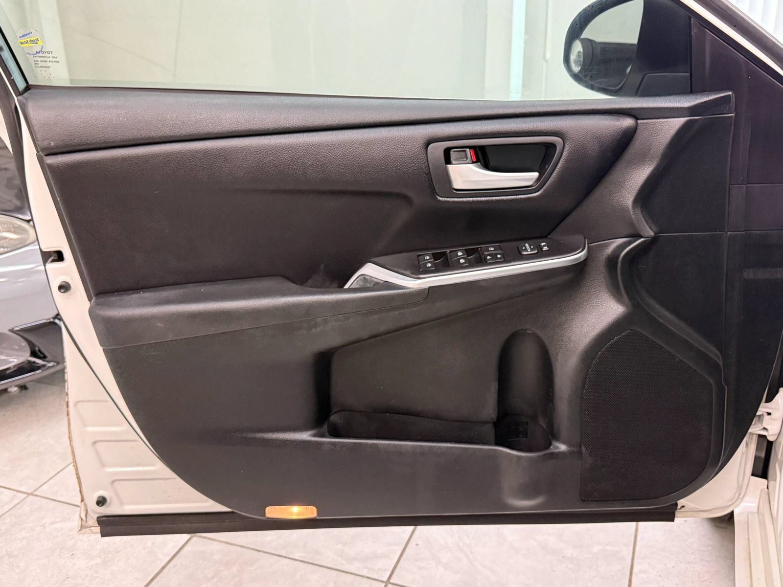 Used 2017 Toyota Camry SE FWD image 16