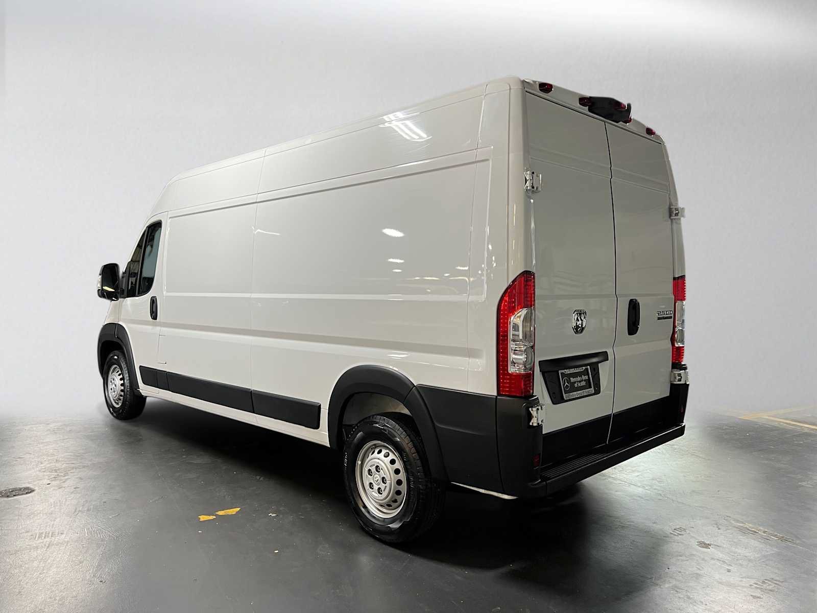 Used 2024 RAM ProMaster 2500 w/ Convenience Group FWD image 5