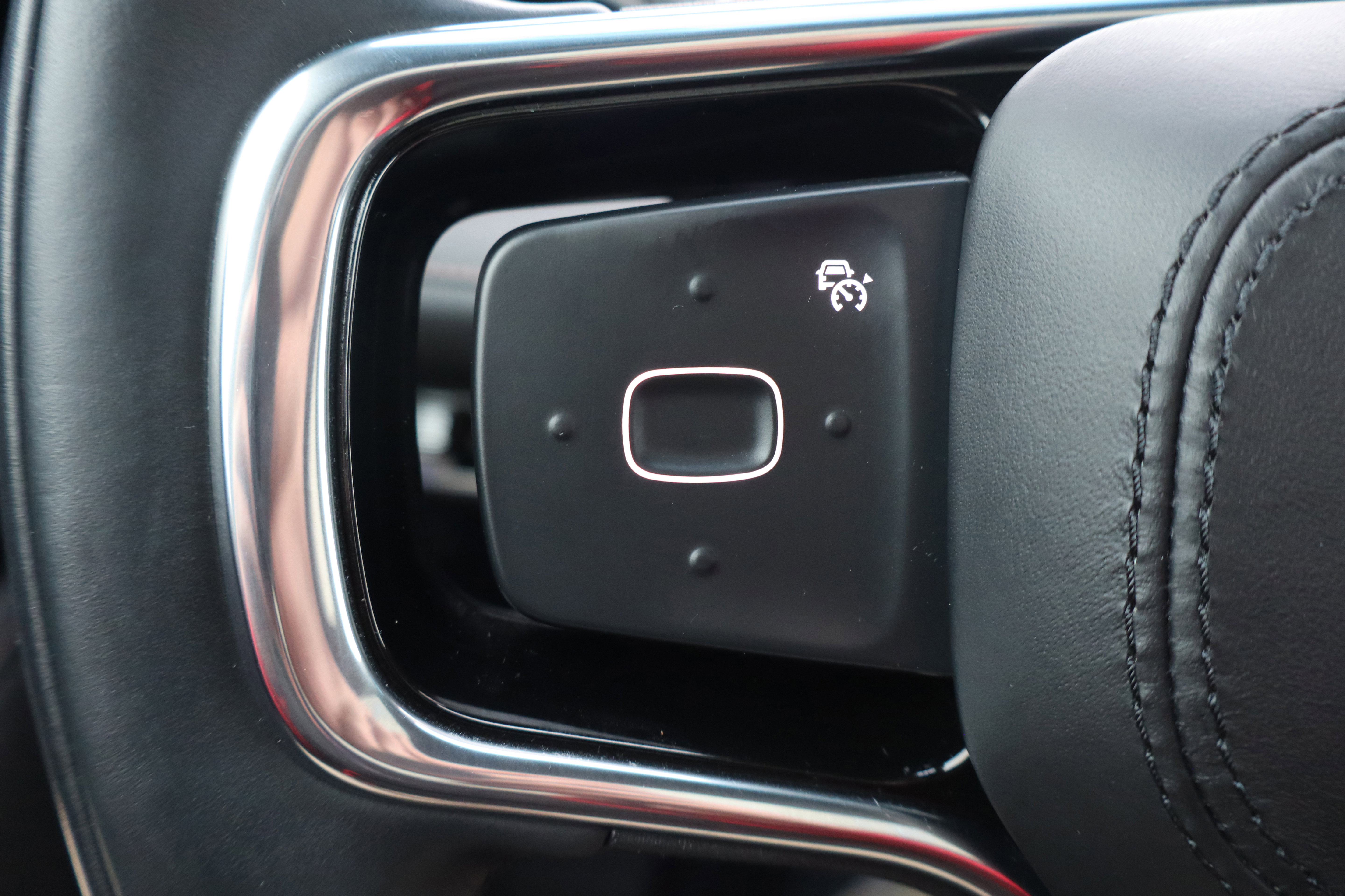 Used 2024 Lincoln Nautilus Reserve w/ Equipment Group 202A image 15