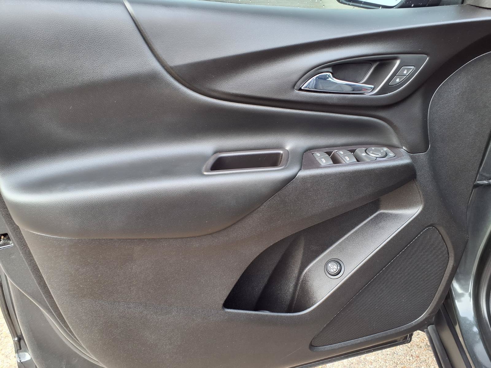 Used 2018 Chevrolet Equinox LT w/ Sun & Infotainment Package FWD image 13