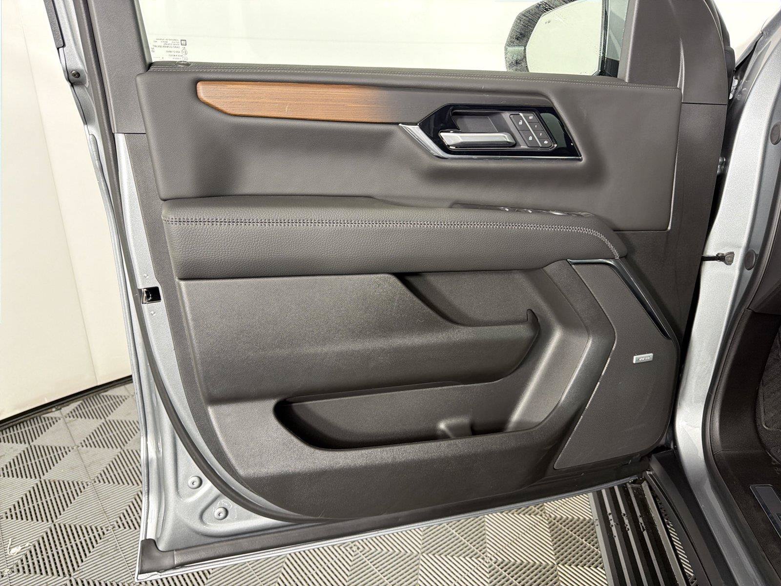 New 2026 GMC Yukon XL Denali w/ Sun & Power Step Package AWD/4WD image 9