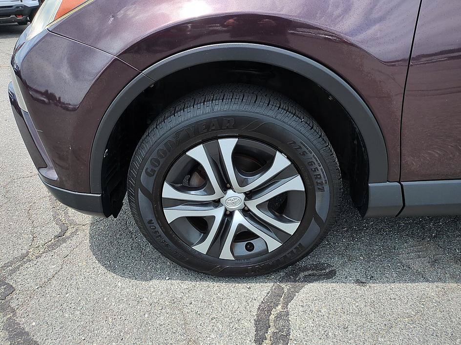 Used 2016 Toyota RAV4 LE FWD image 10