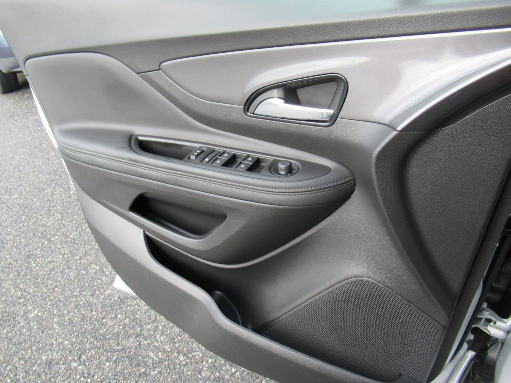 Used 2022 Buick Encore Preferred image 24