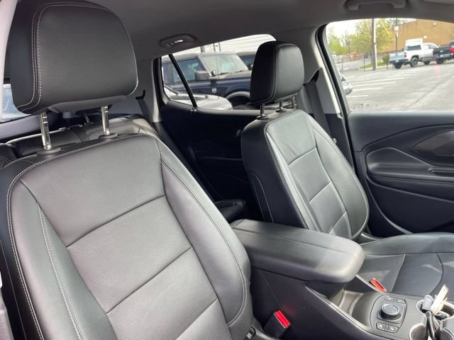 Used 2022 GMC Terrain SLT w/ LPO, Floor Liner Package AWD/4WD image 13