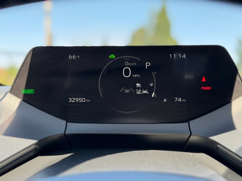 Used 2025 Toyota Prius LE AWD/4WD image 15