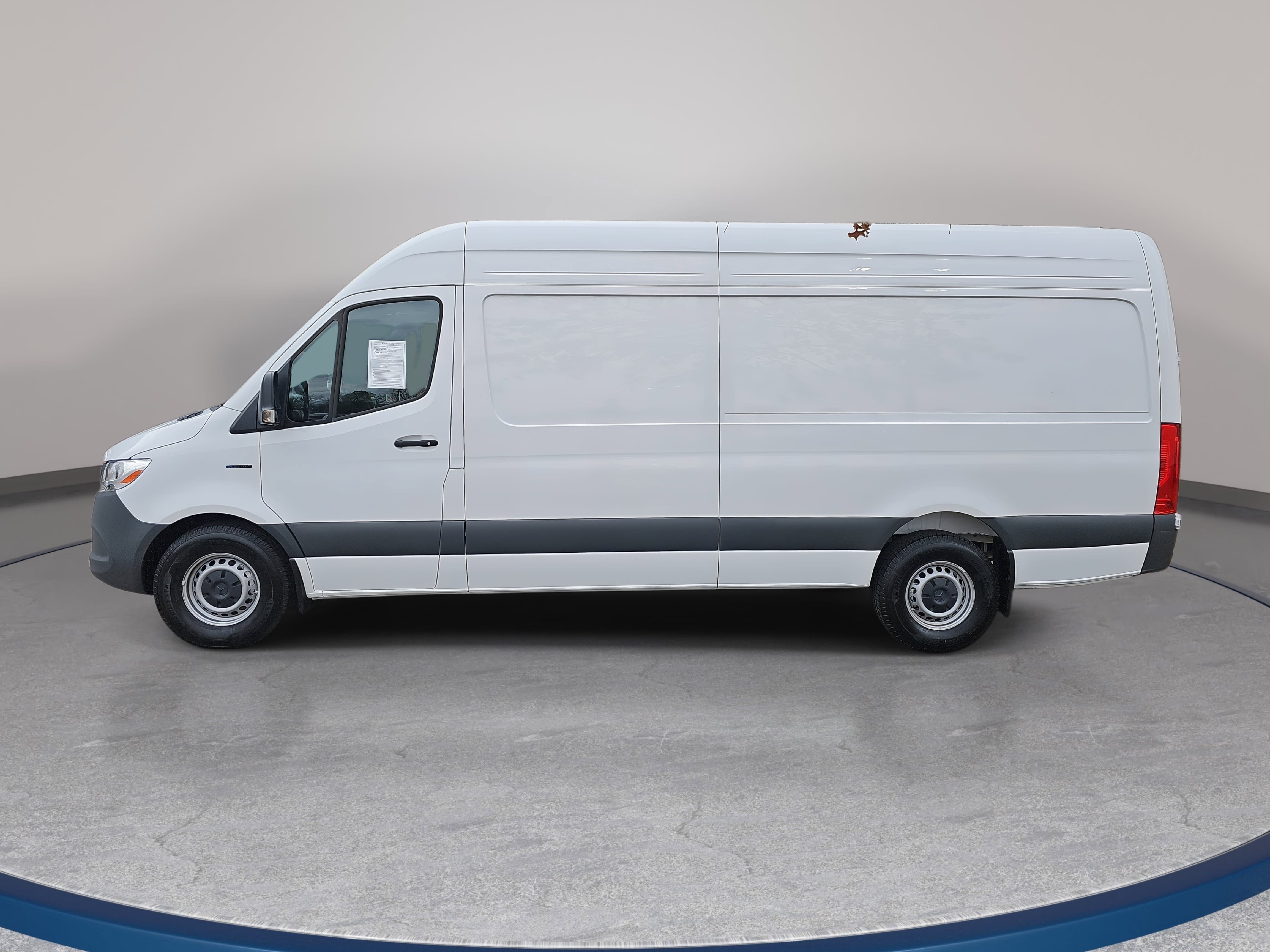 Used 2024 Mercedes-Benz eSprinter 170 Cargo image 8