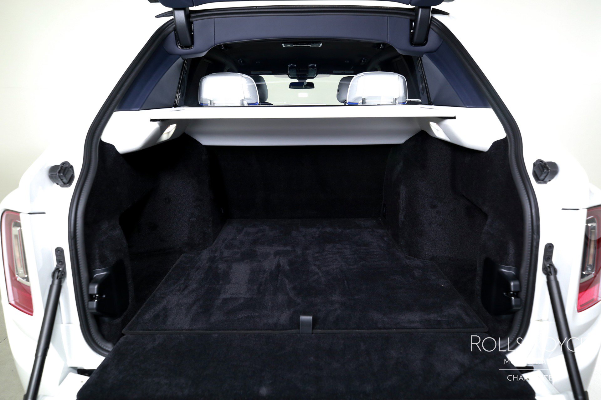 Used 2023 Rolls-Royce Cullinan Black Badge w/ Driver's Package image 27