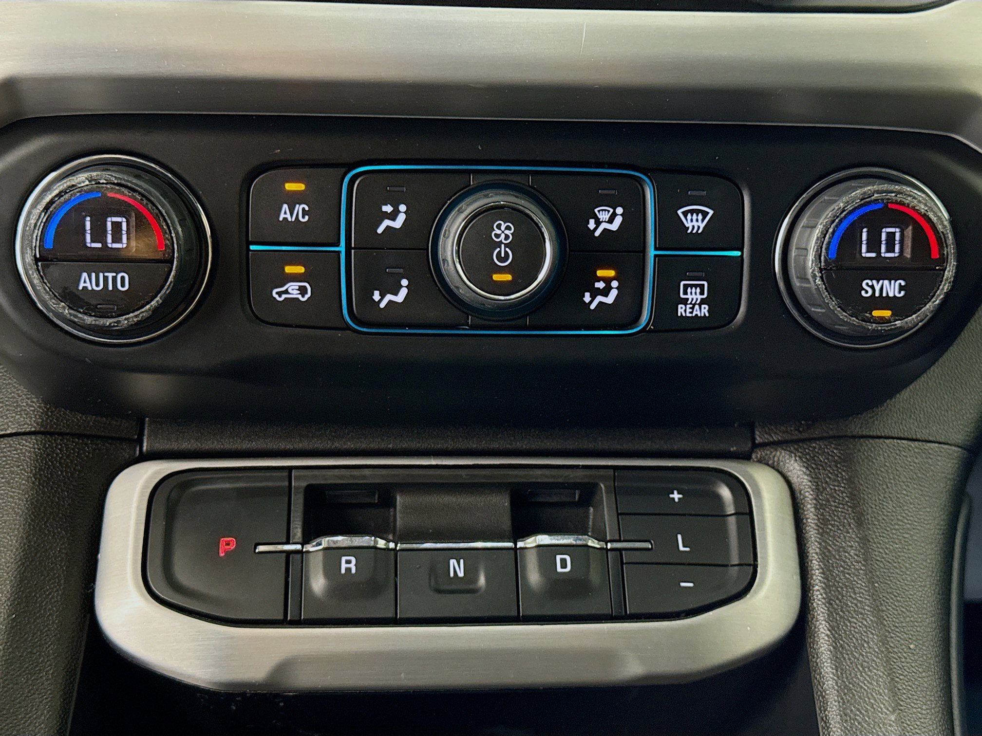 Used 2023 GMC Acadia SLE w/ Driver Convenience Package image 16