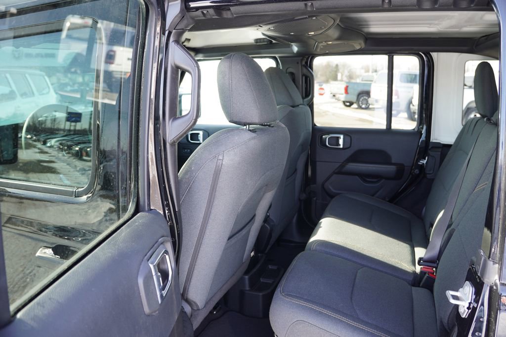 Certified 2025 Jeep Wrangler Unlimited Sahara w/ Safety Group image 16