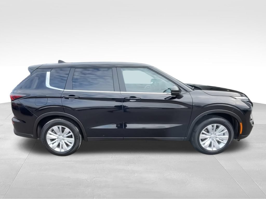 New 2026 Mitsubishi Outlander ES FWD image 9