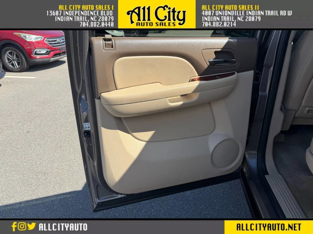 Used 2011 GMC Yukon XL SLT w/ SLT-2 Equipment Package RWD image 15