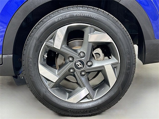Used 2023 Hyundai Venue Limited image 31