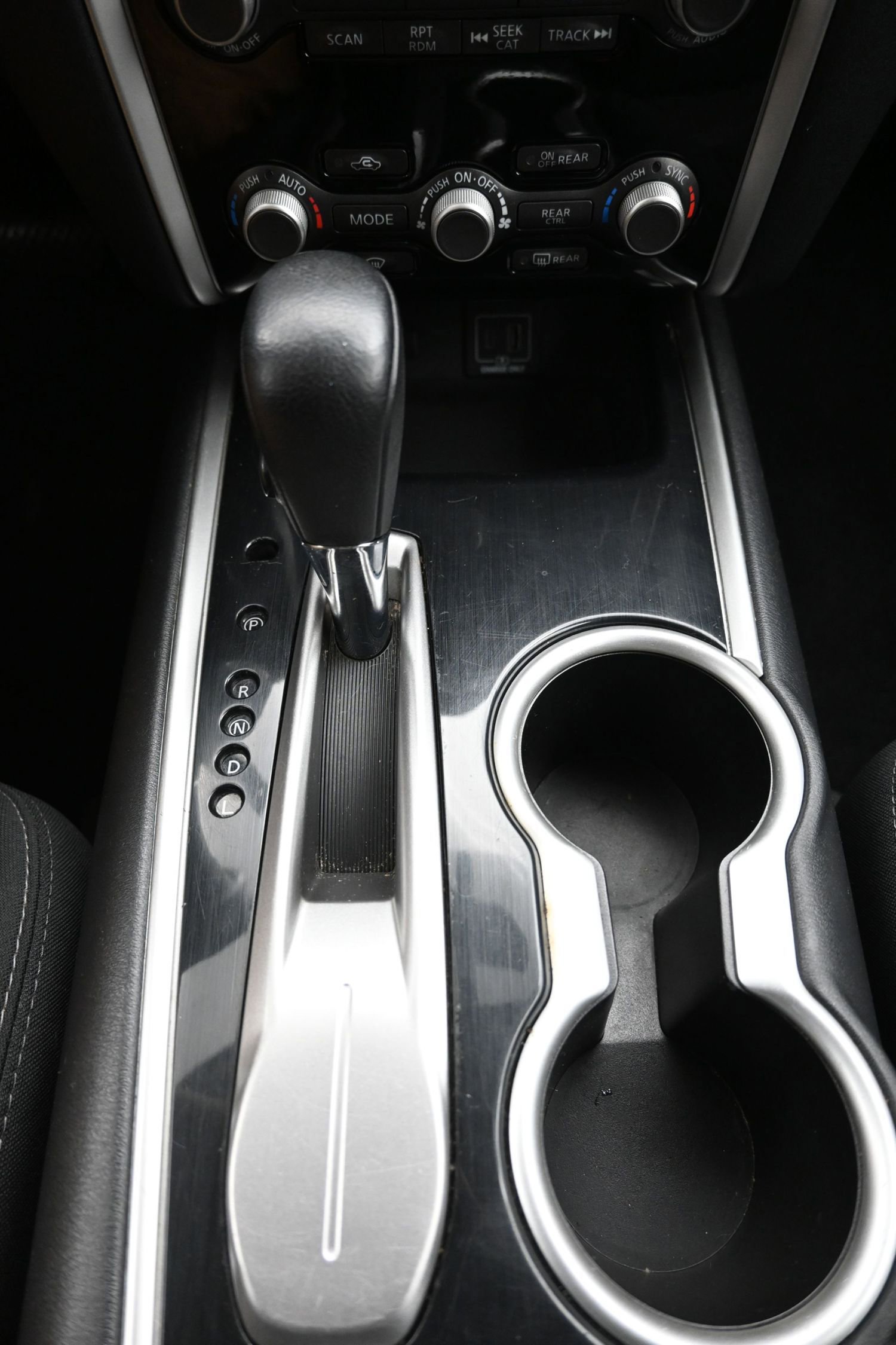 Used 2020 Nissan Pathfinder SV image 20