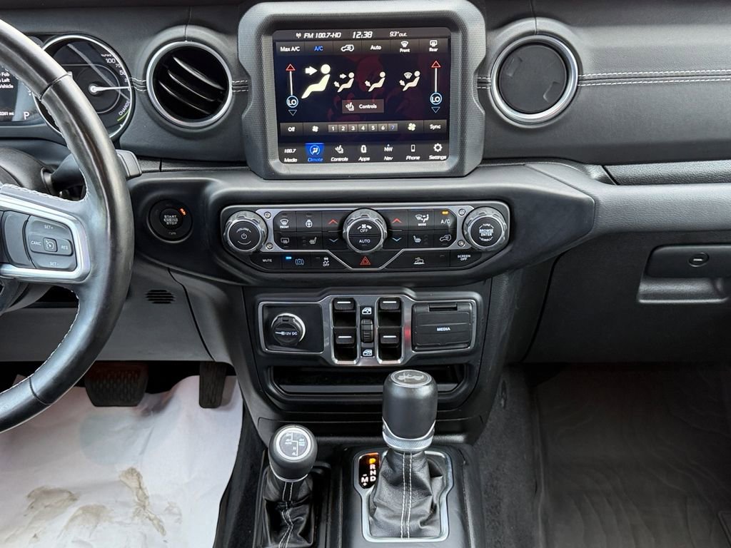 Used 2023 Jeep Wrangler Unlimited Sahara w/ Cold Weather Group AWD/4WD image 16
