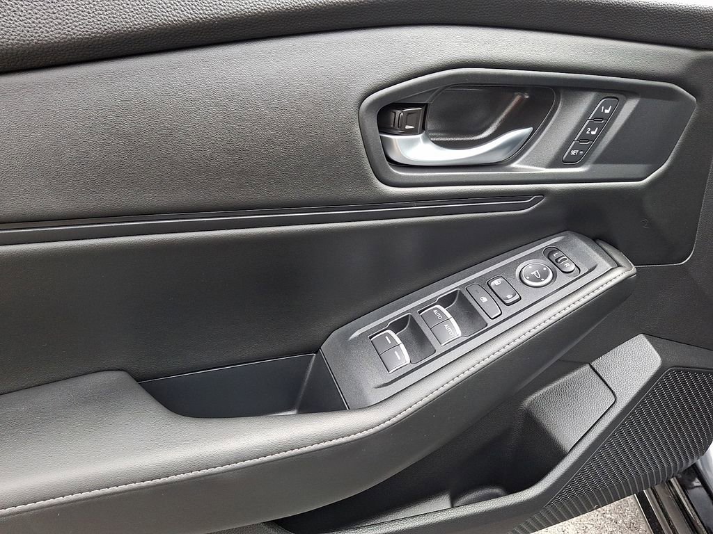 Used 2025 Honda Accord Sport image 12