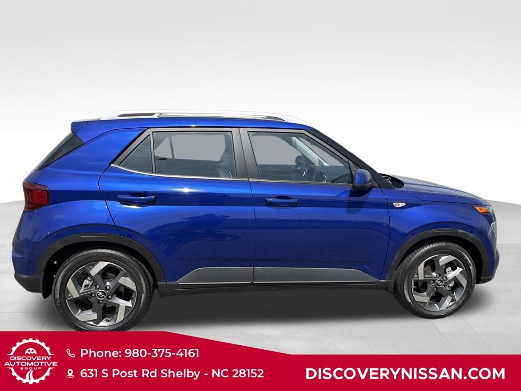 Used 2023 Hyundai Venue Limited image 7