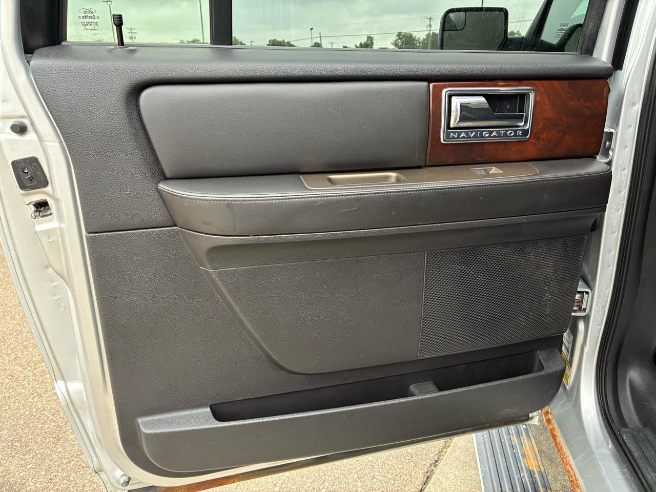 Used 2014 Lincoln Navigator L 4WD image 13