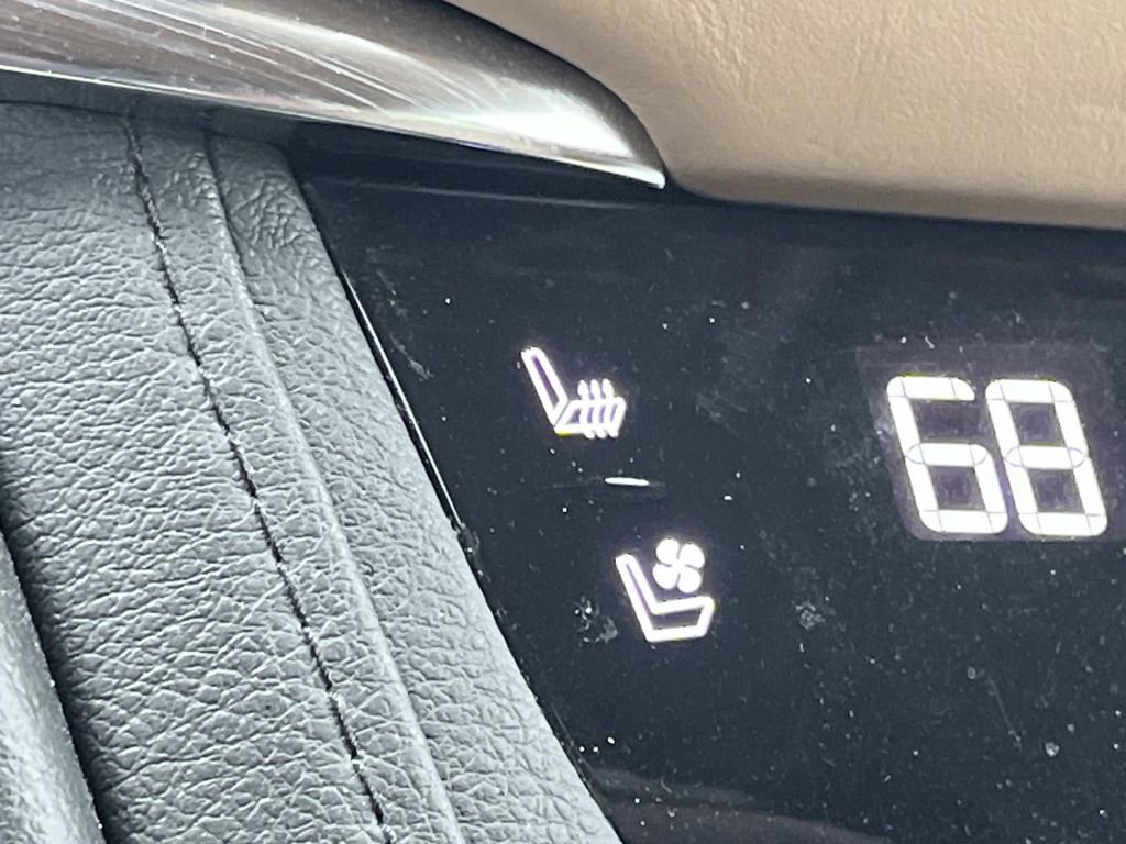 Used 2017 Cadillac XT5 Platinum w/ Driver Assist Package image 38