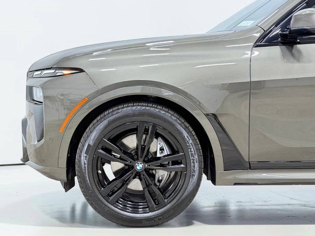 Used 2025 BMW X7 xDrive40i w/ M Sport Package AWD/4WD image 18