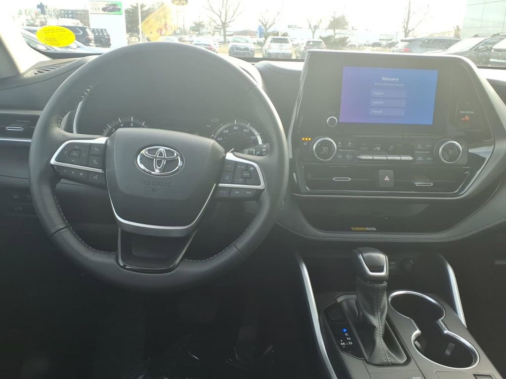 Certified 2024 Toyota Highlander XLE image 22