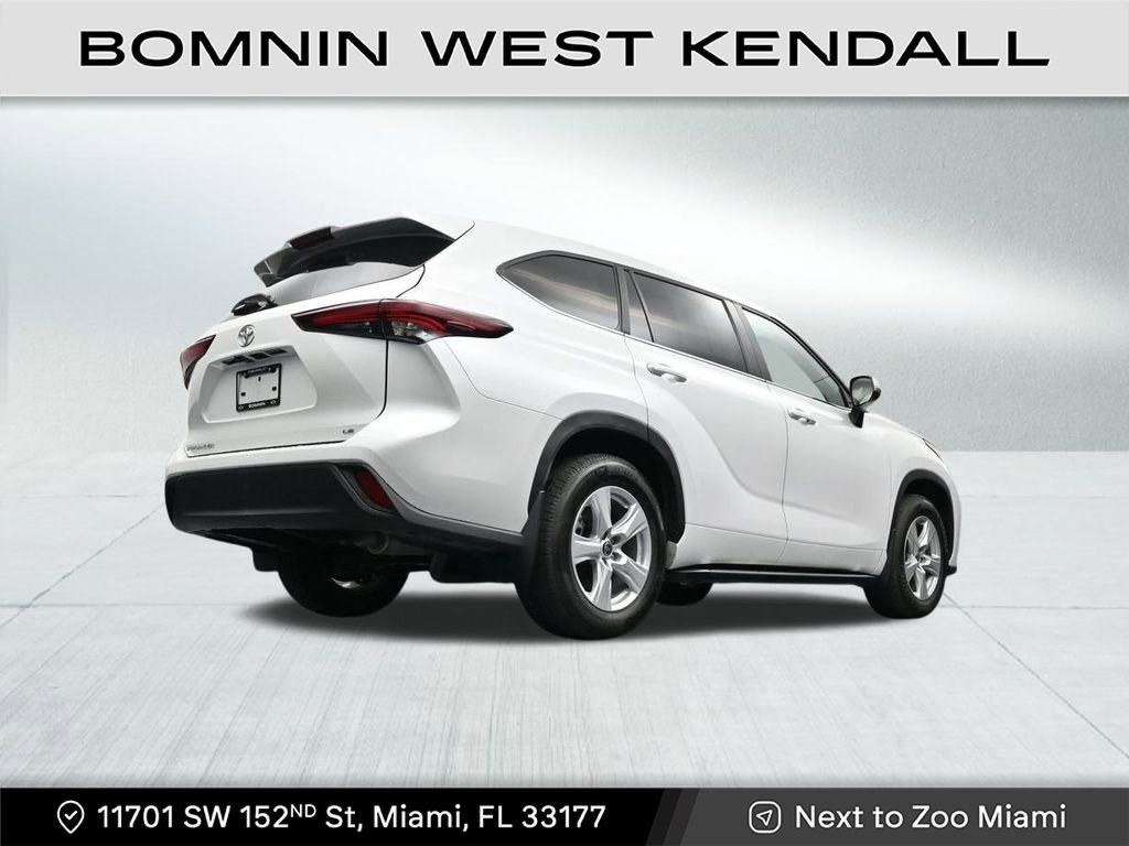 Used 2025 Toyota Highlander LE image 24