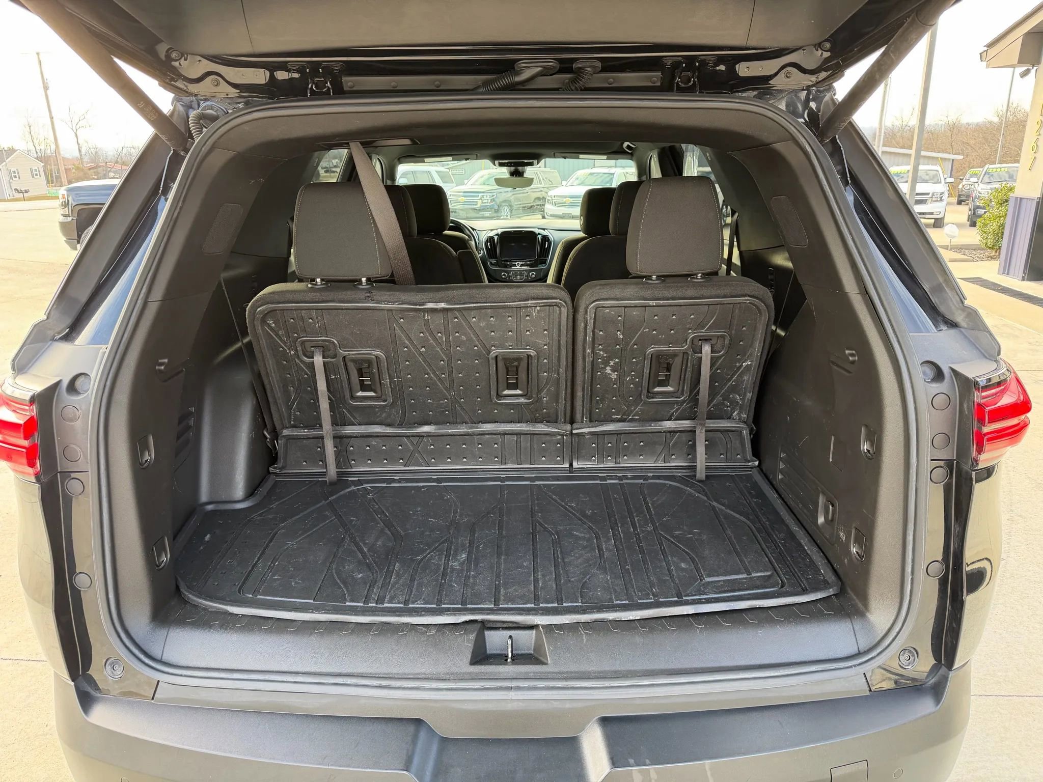 Used 2022 Chevrolet Traverse LT image 39