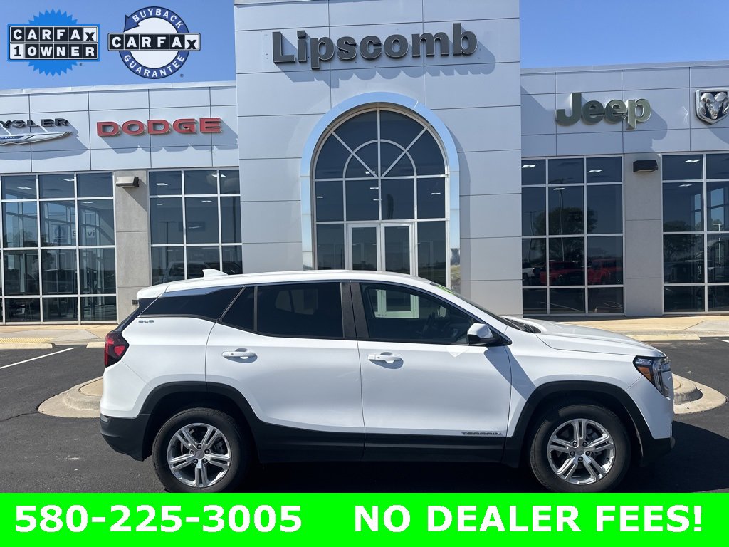 Used 2024 GMC Terrain SLE image 2