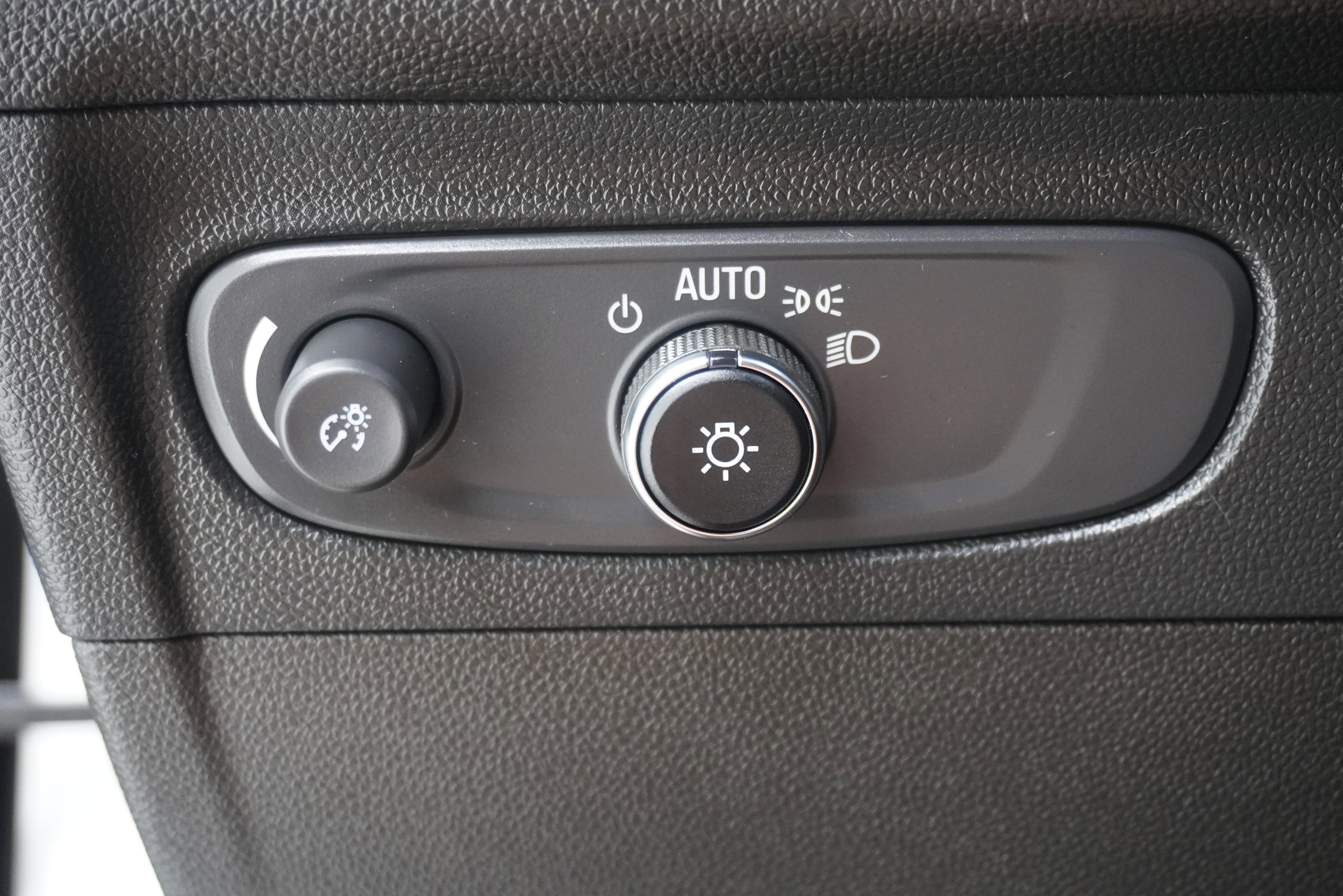Used 2023 Buick Envision Essence w/ Sport Touring Package FWD image 25
