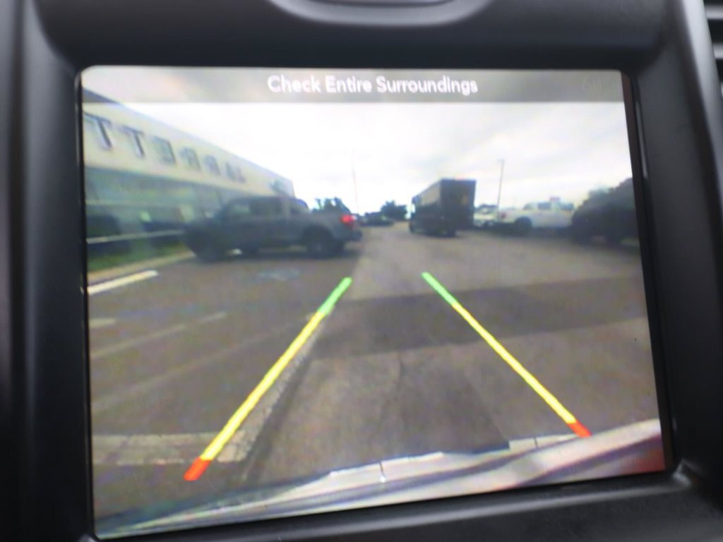 Used 2017 Chrysler 300 C RWD image 6