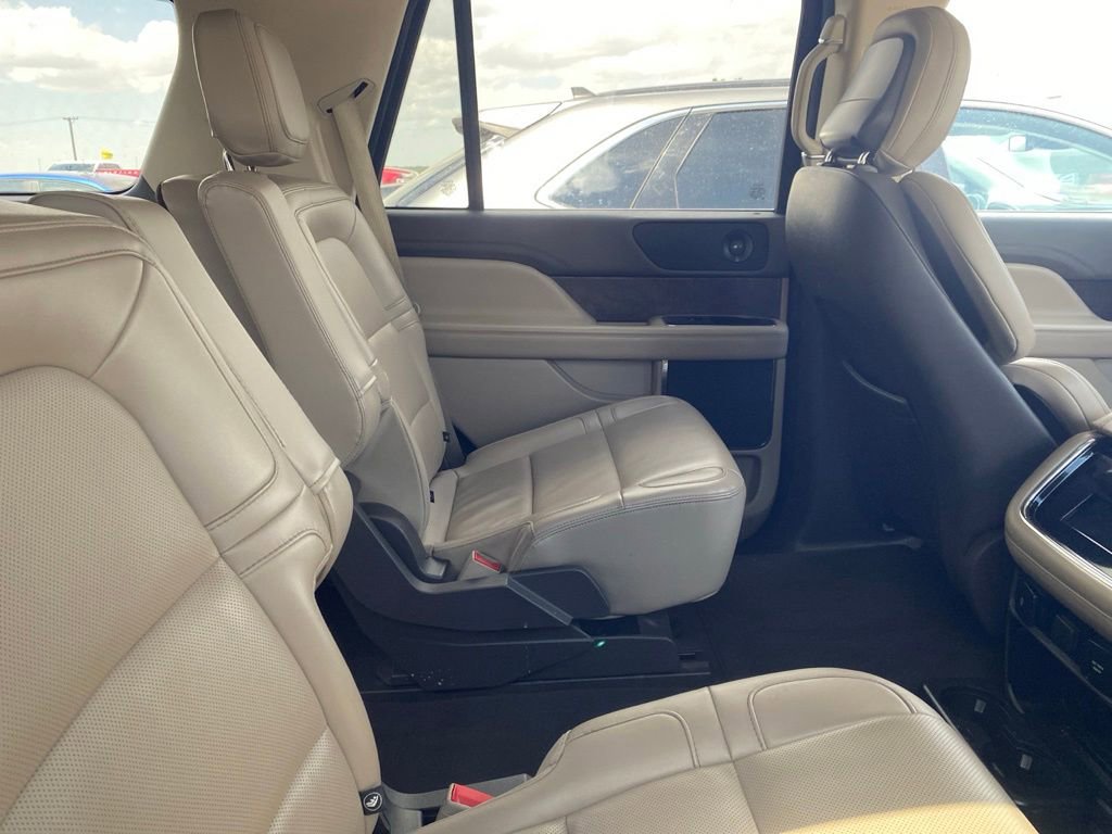 Used 2024 Lincoln Navigator Premiere AWD/4WD image 10
