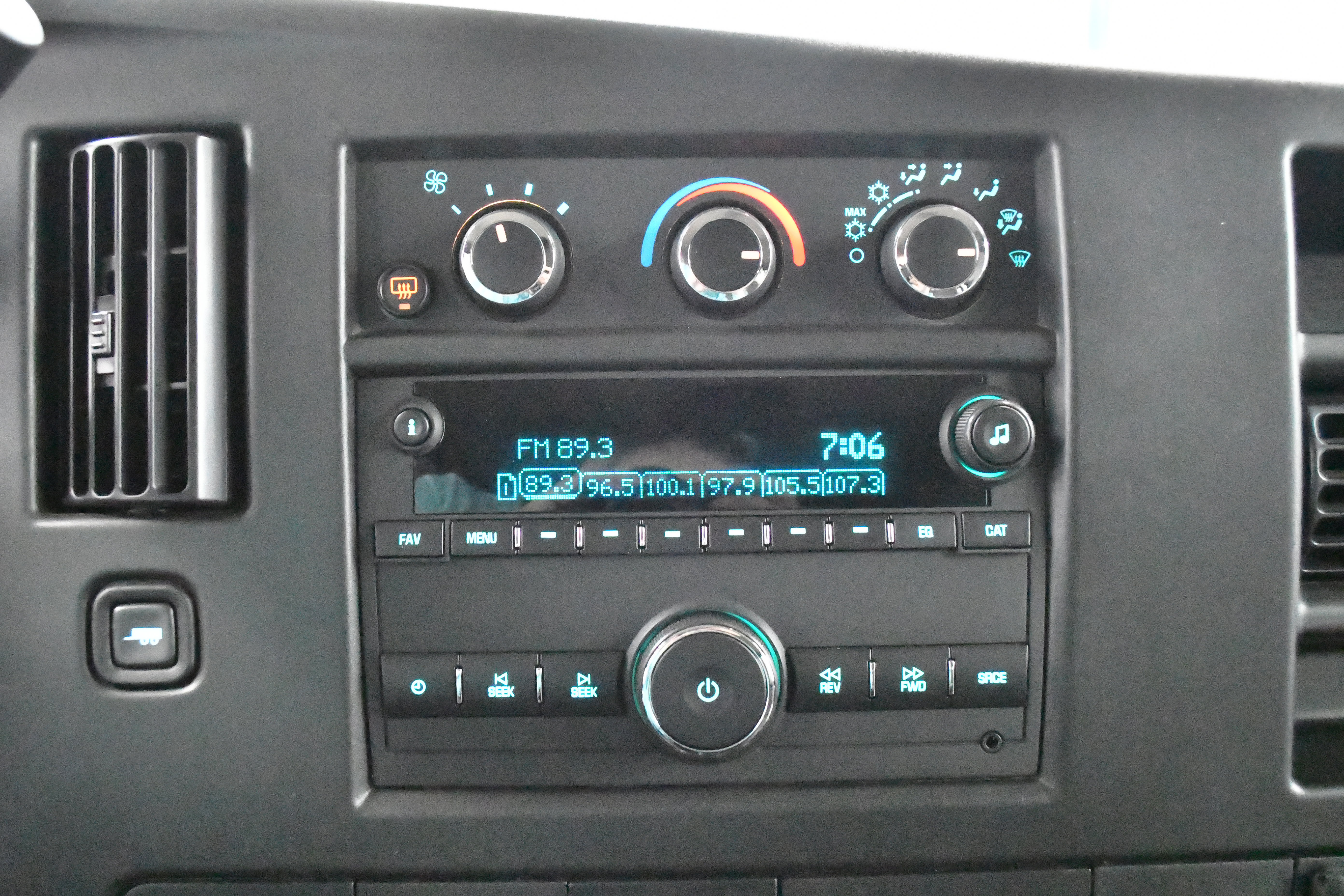 Used 2023 Chevrolet Express 3500 LT w/ LT Preferred Equipment Group RWD image 26