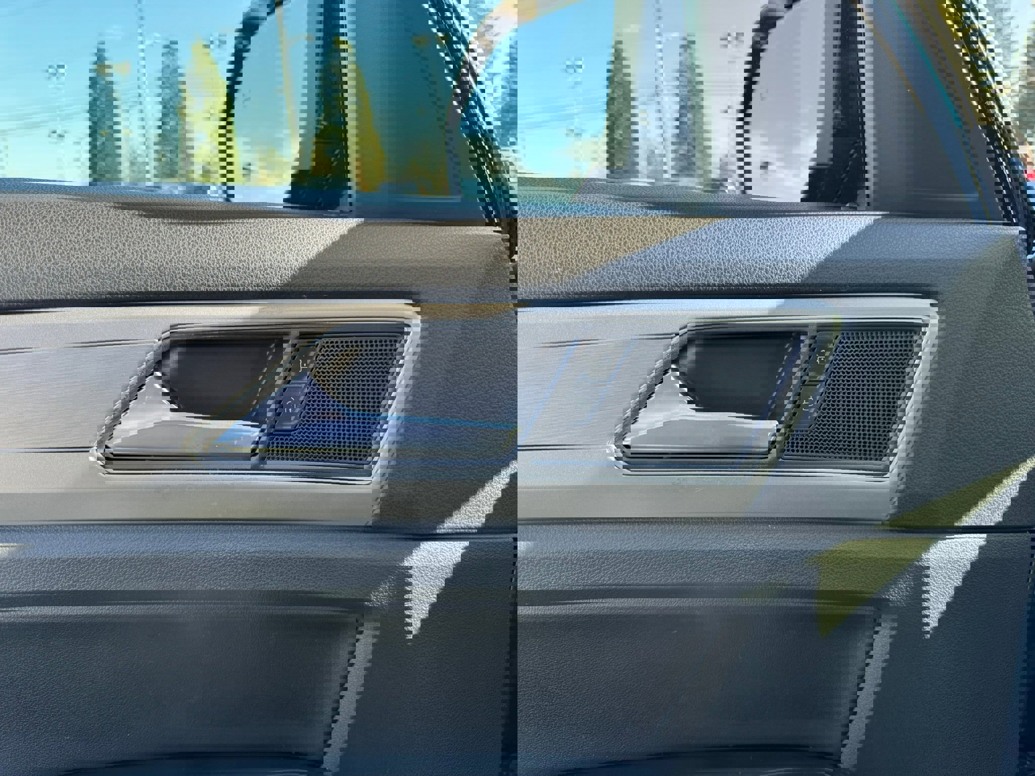 Used 2019 Volkswagen Atlas SE w/ Towing Package image 30