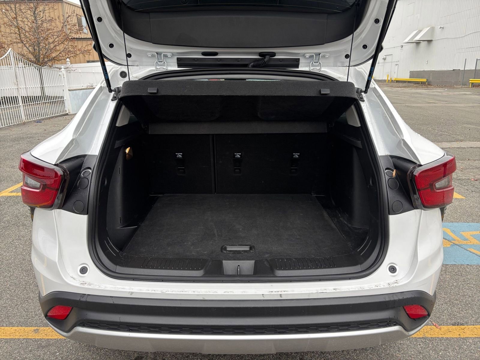 Used 2025 Chevrolet Trax LT image 29