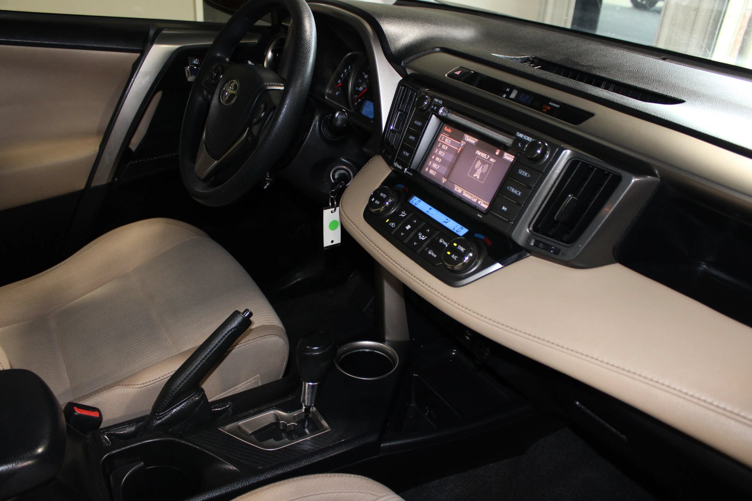 Used 2015 Toyota RAV4 XLE FWD image 28