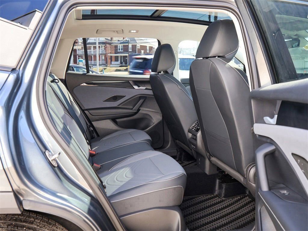 New 2026 Volkswagen Tiguan SE image 30