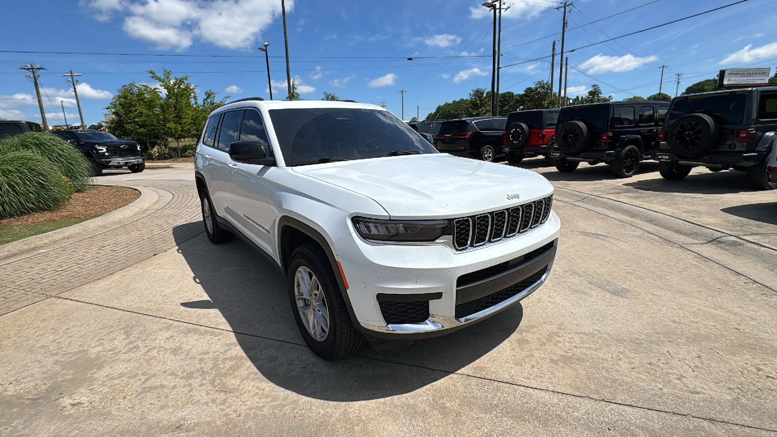 Used 2025 Jeep Grand Cherokee L Laredo AWD/4WD image 5