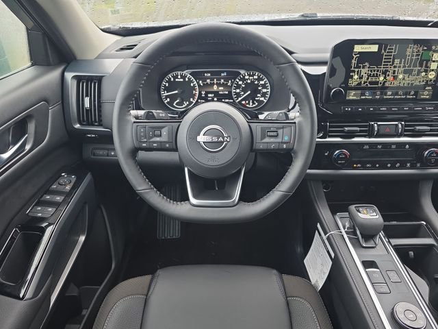 New 2025 Nissan Pathfinder SL image 18