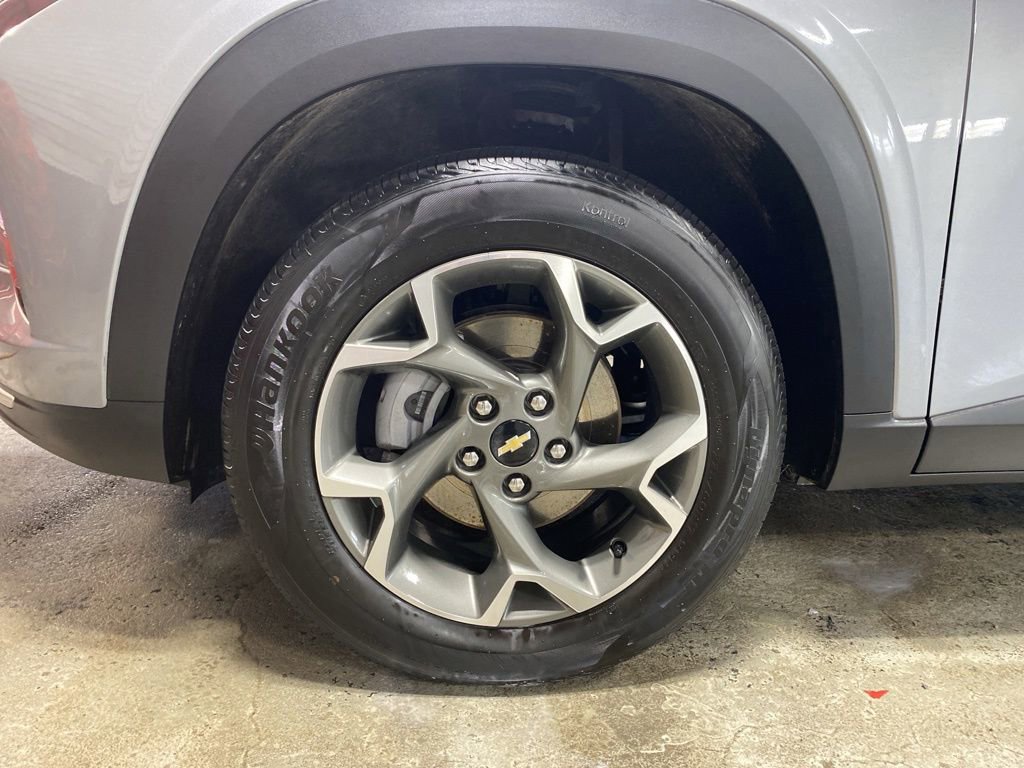 Certified 2025 Chevrolet Trax LT w/ LT Convenience Package image 9