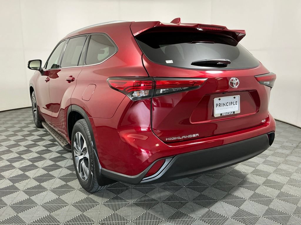 Used 2022 Toyota Highlander XLE FWD image 7
