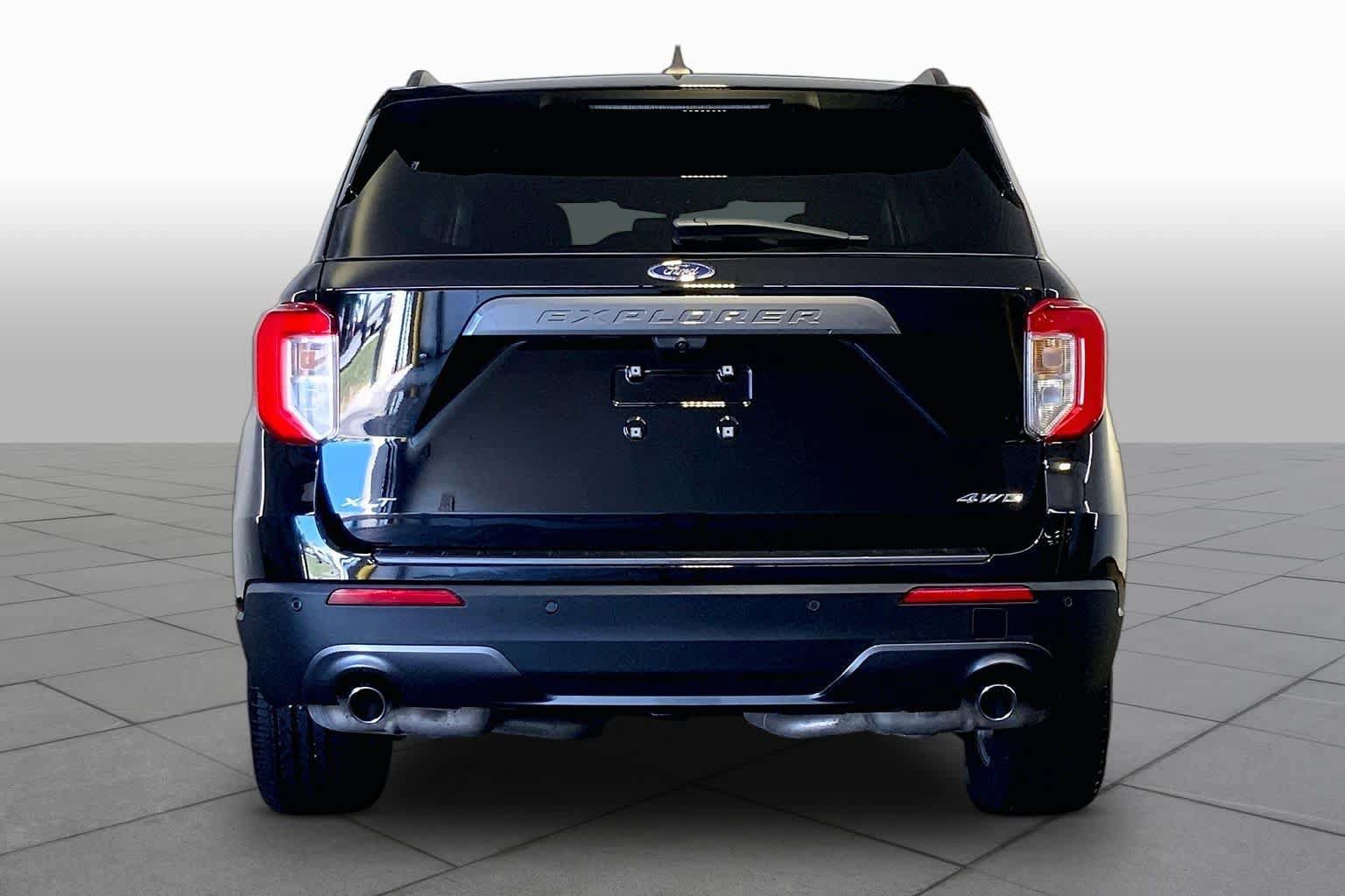 Used 2022 Ford Explorer XLT w/ Equipment Group 202A AWD/4WD image 5