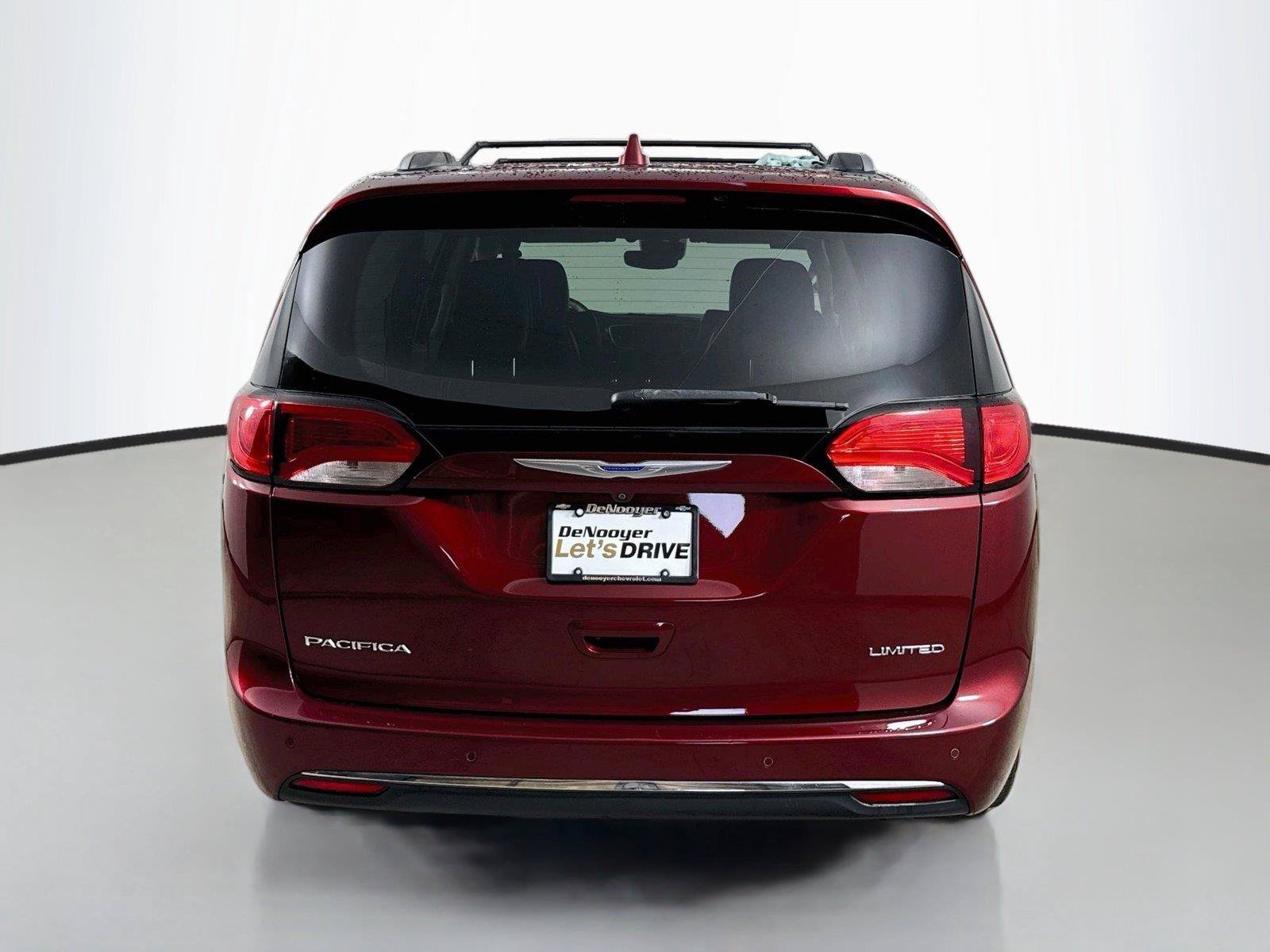 Used 2019 Chrysler Pacifica Limited w/ Advanced Safetytec Group FWD image 11