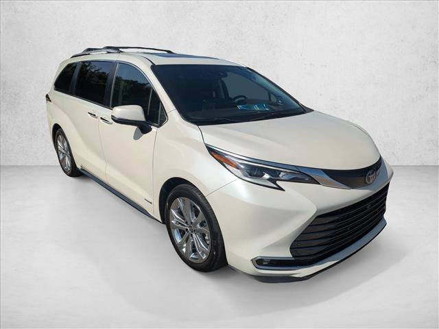 Used 2021 Toyota Sienna Platinum FWD image 3