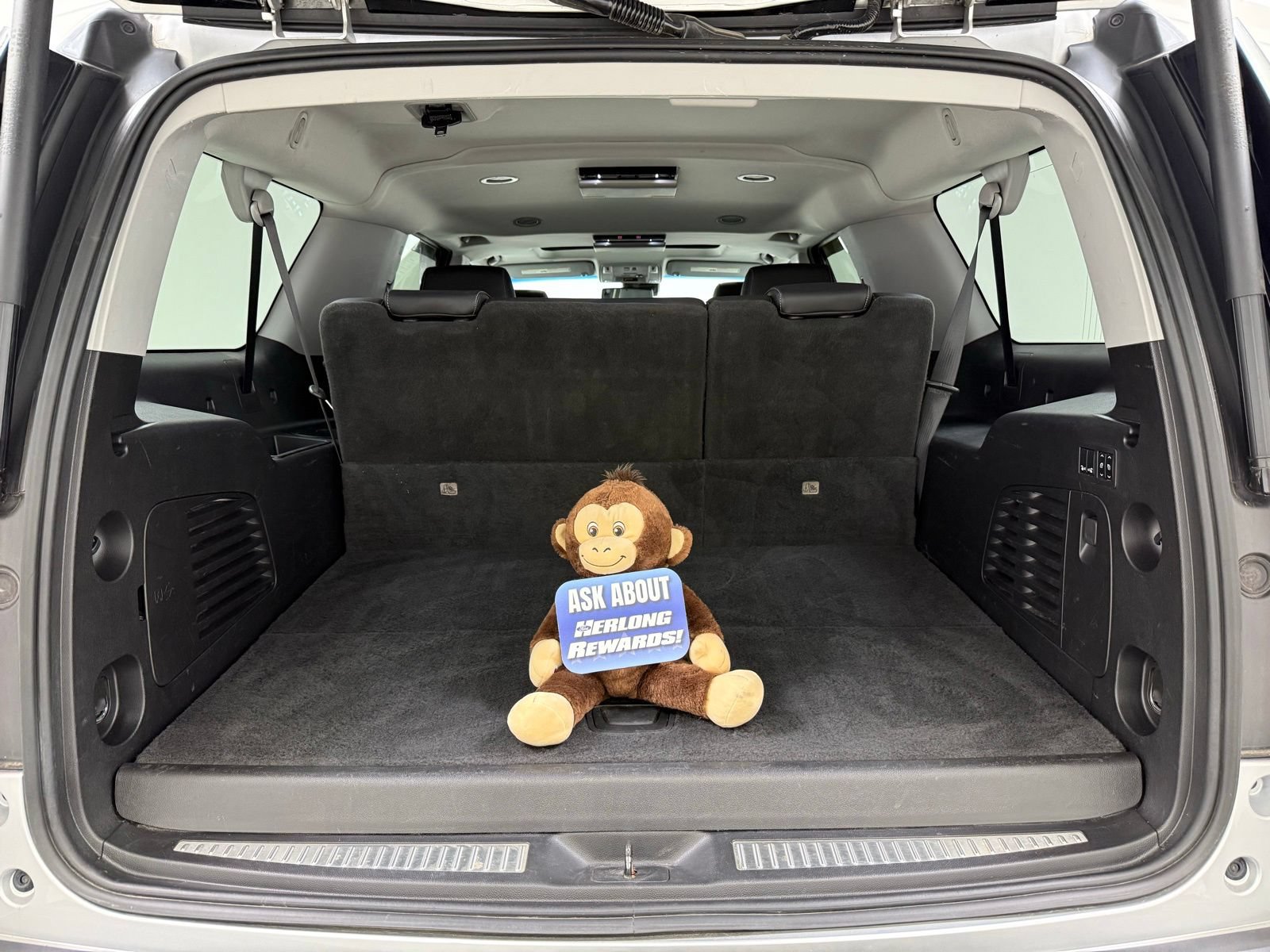 Used 2019 Chevrolet Suburban Premier AWD/4WD image 9