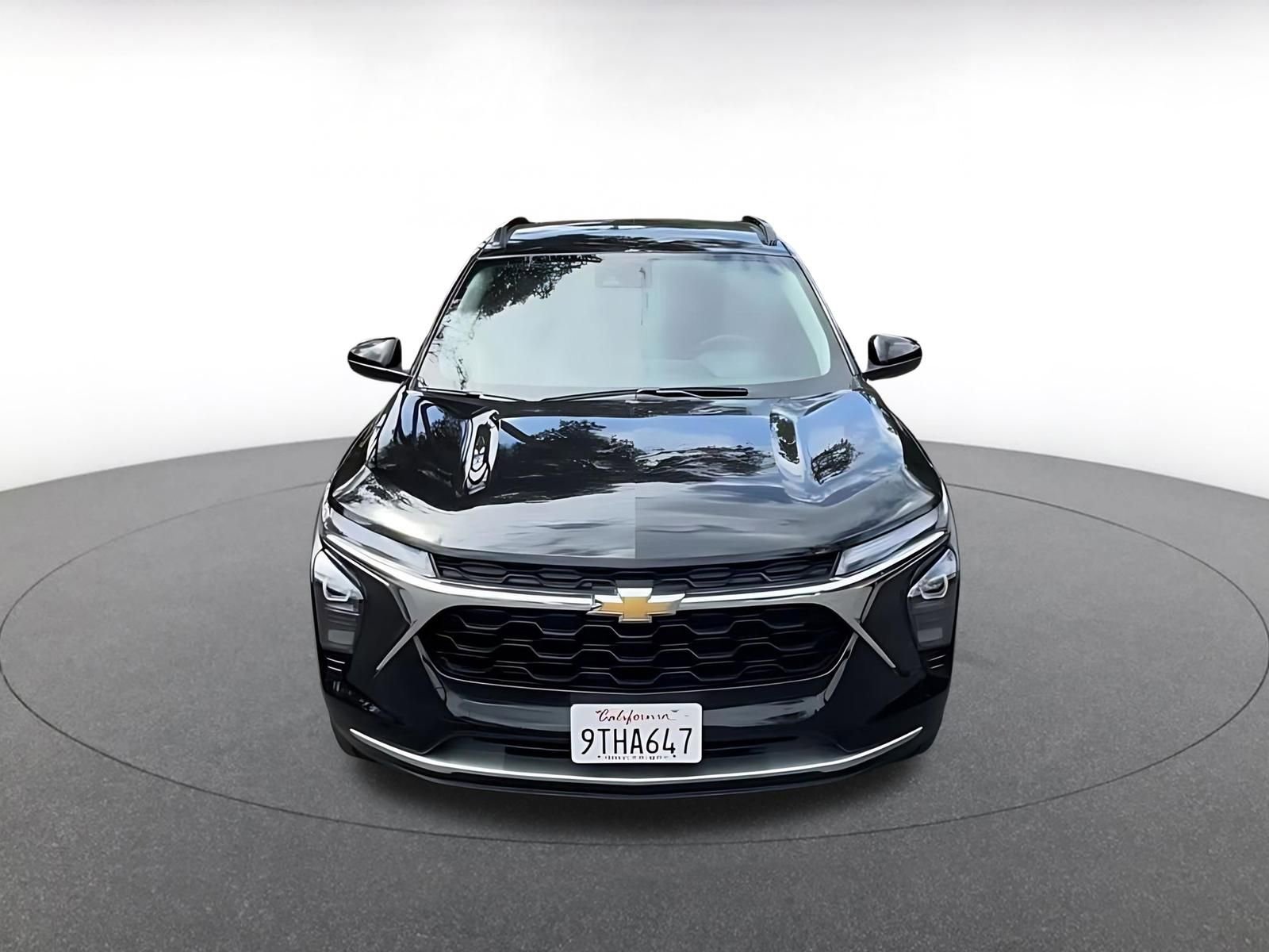 Used 2025 Chevrolet Trax LT w/ LT Convenience Package FWD image 4
