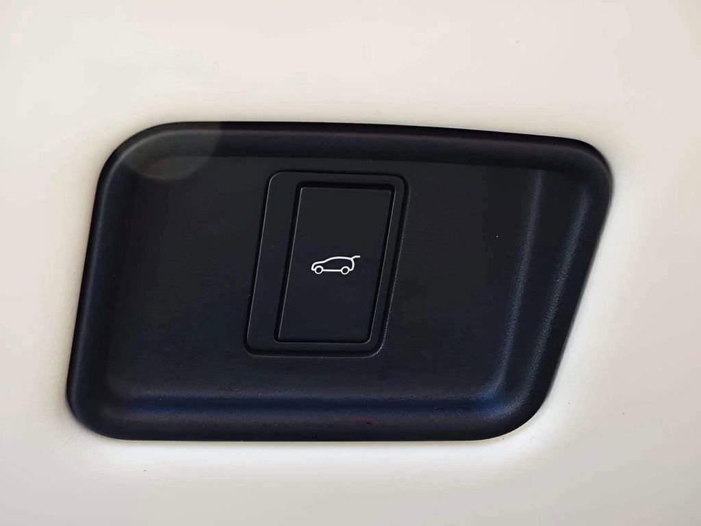 Used 2023 Land Rover Range Rover SE image 21