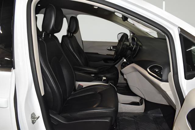 Certified 2023 Chrysler Pacifica Touring-L FWD image 21