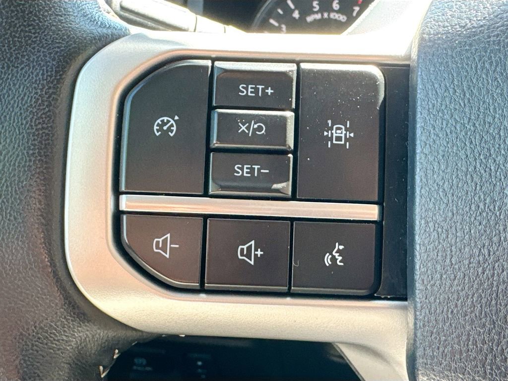 Used 2024 Ford Expedition XLT image 11