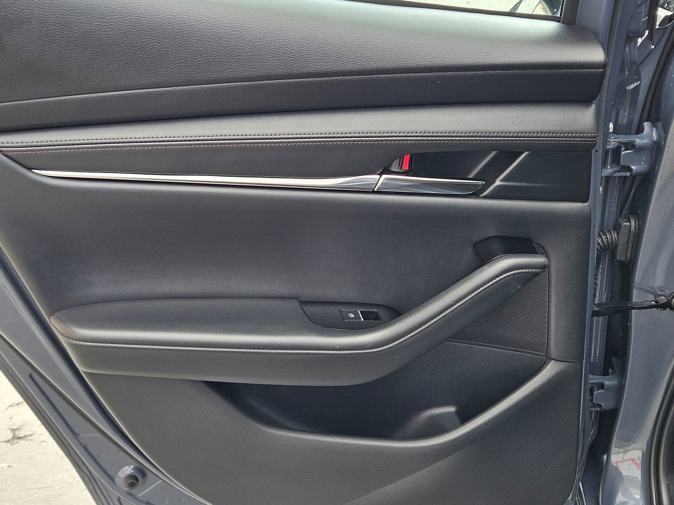 Used 2022 MAZDA MAZDA3 s image 23